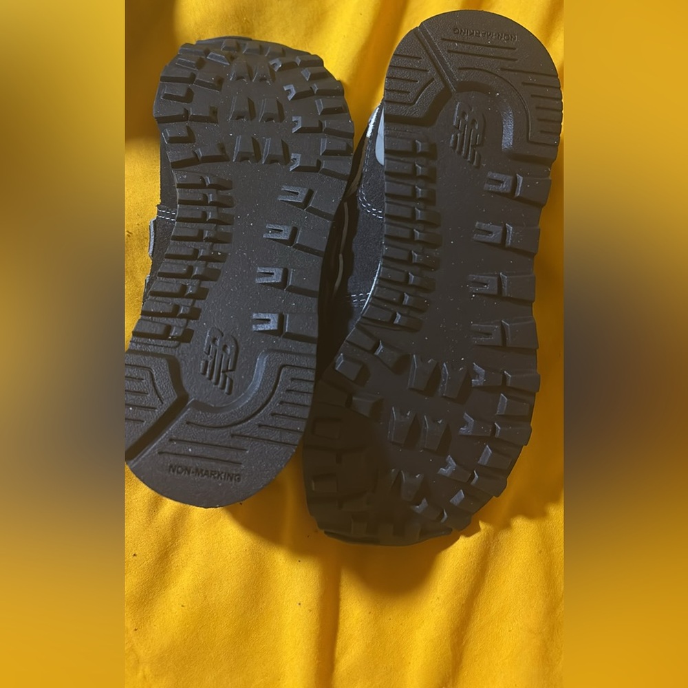 New balance 574 (size 11y ) bought the wrong size never worn - Picture 7 of 7